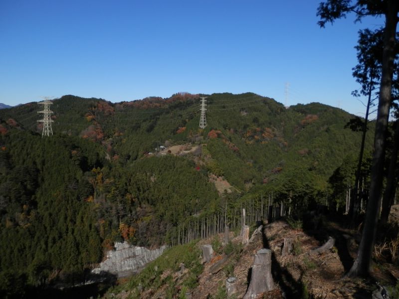 428m峰より、雲ノ峰（左）と大仁田山を望む
