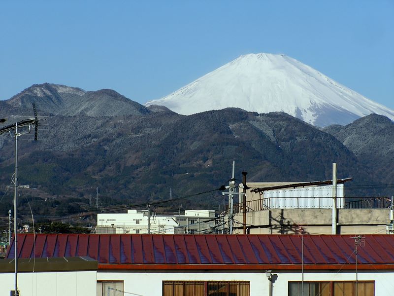 新松田駅の跨線橋より、富士山を望む
