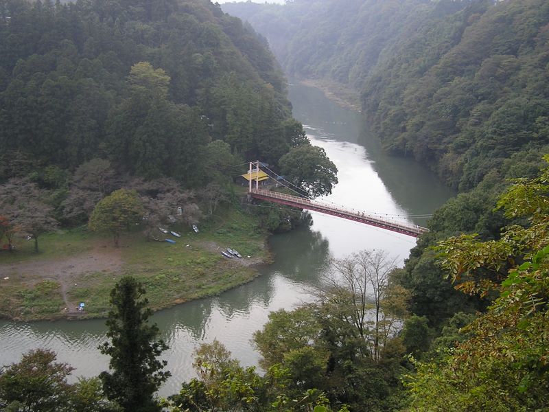 高尾山から城山 -- この橋を渡るのも楽しみのひとつ