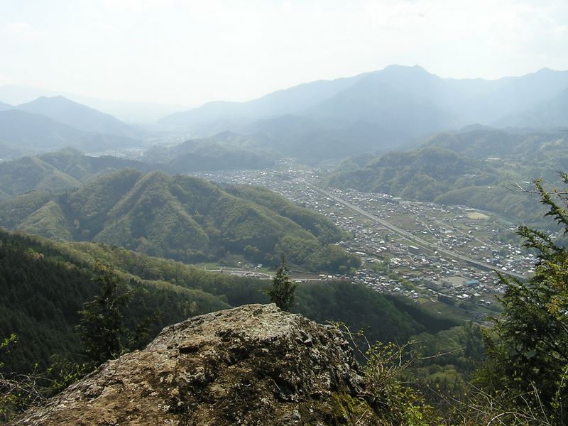 九鬼山 -- 登山道から1分で行ける天狗岩からの眺望