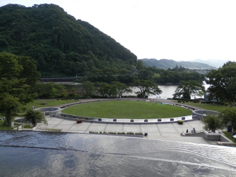 津久井湖畔の「水の苑地」