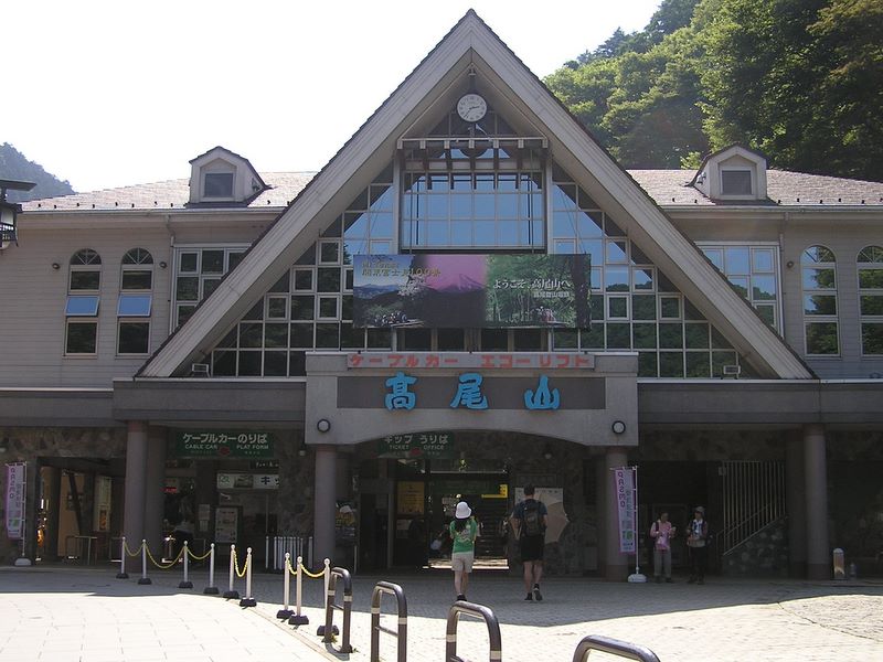 高尾山・いろはの森・六号路 -- 清滝駅には真夏の空気が満ちていた