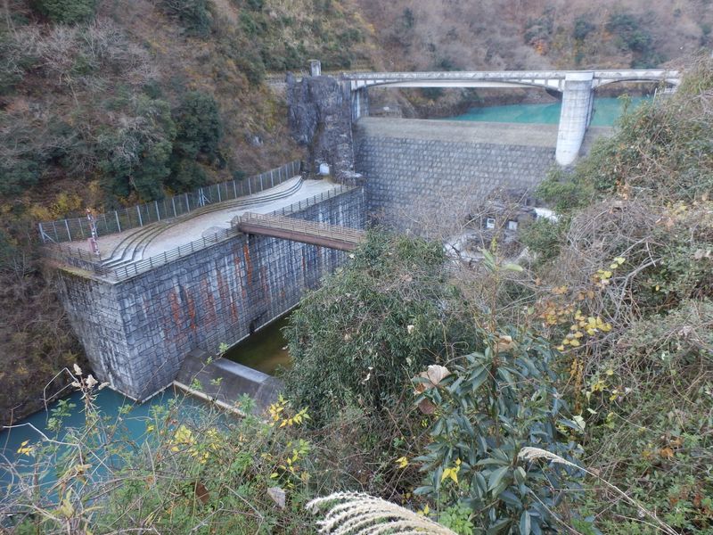 石小屋ダムの下流側
