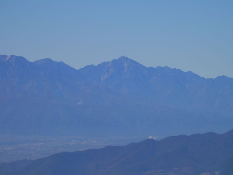 滝子山から望む甲斐駒ヶ岳、鋸岳、地蔵岳、など