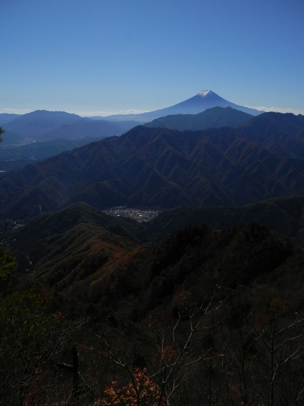 滝子山から望む富士山と 寂惝尾根