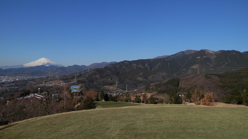 ゴルフ場より望む富士山と丹沢
