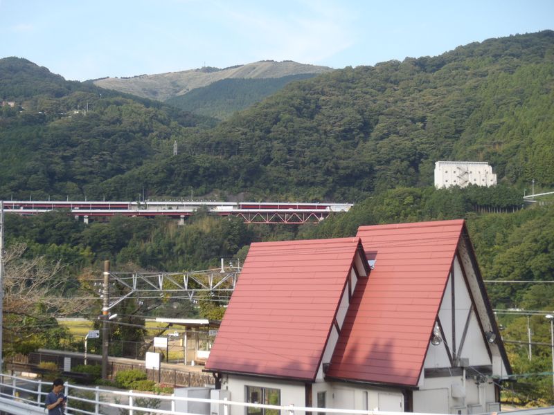谷峨駅と大野山